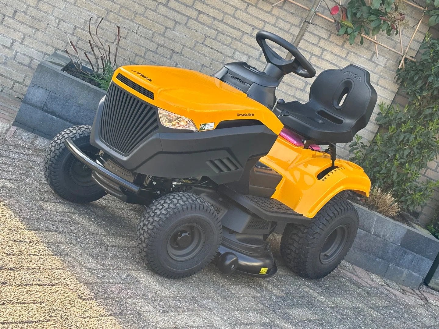 Stiga Zitmaaier met mulch / zijuitworp en trekhaak!, Tuin en Terras, Zitmaaiers, Gebruikt, Stiga