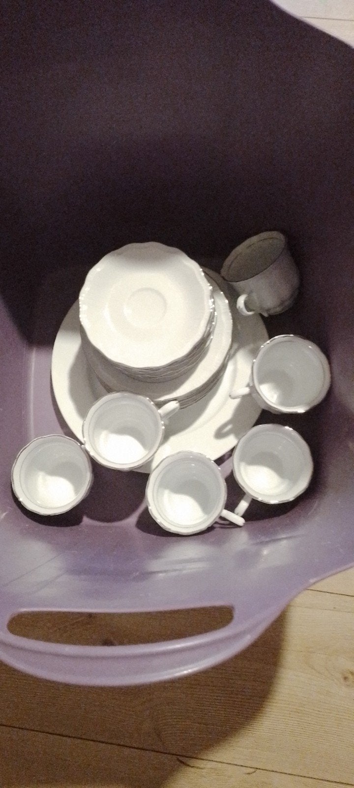Servies: Kopjes, schotels en borden - Gratis af te halen, Ophalen, Gebruikt, Keramiek, Bord(en)