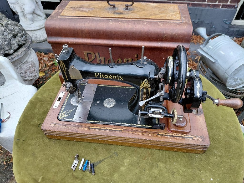 Antieke handnaaimachine, merk Phoenix., Antiek en Kunst, Antiek | Naaimachines, Ophalen of Verzenden
