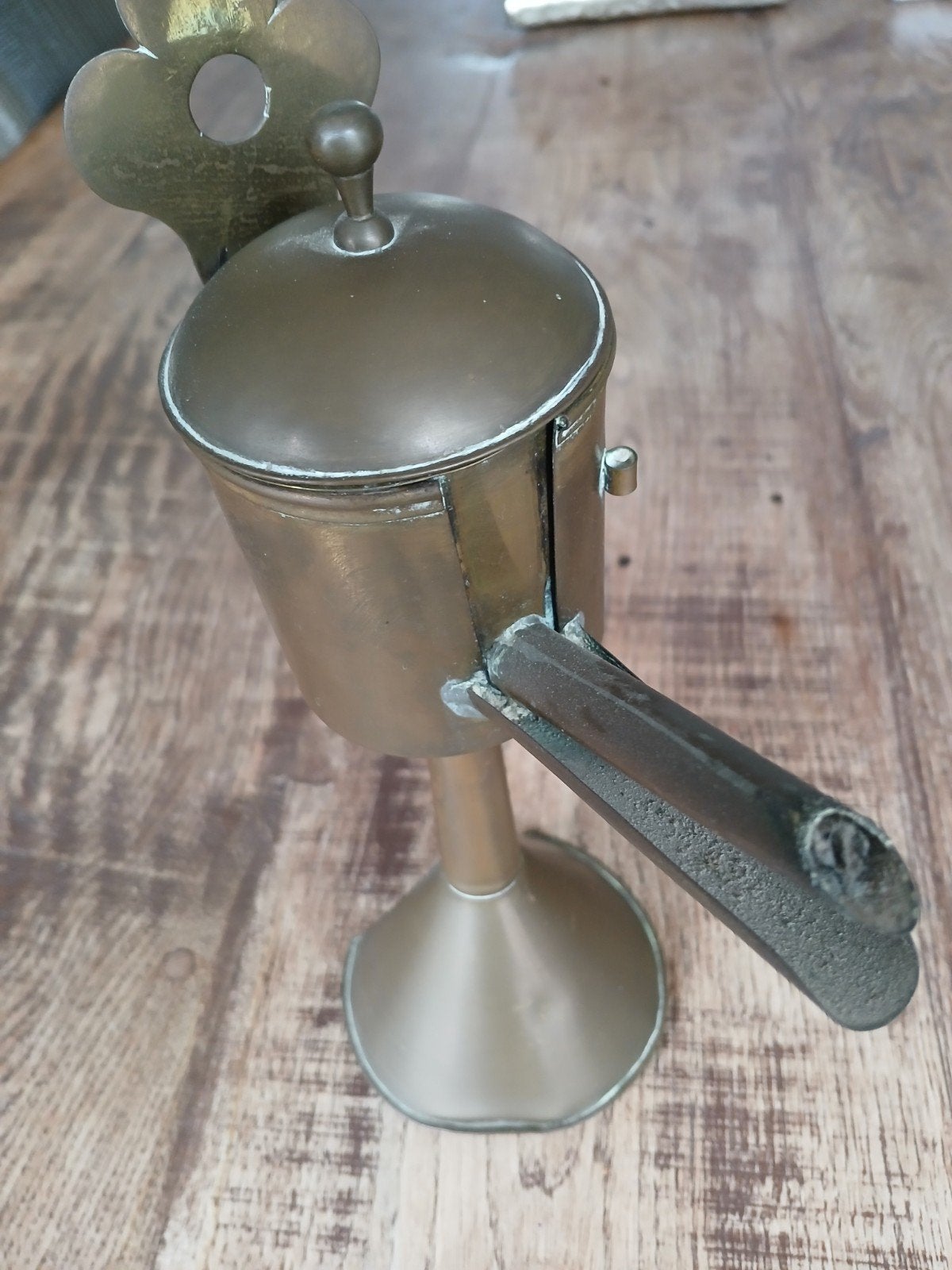 Antieke bronzen of koperen olielamp, Antiek en Kunst, Ophalen of Verzenden, Brons