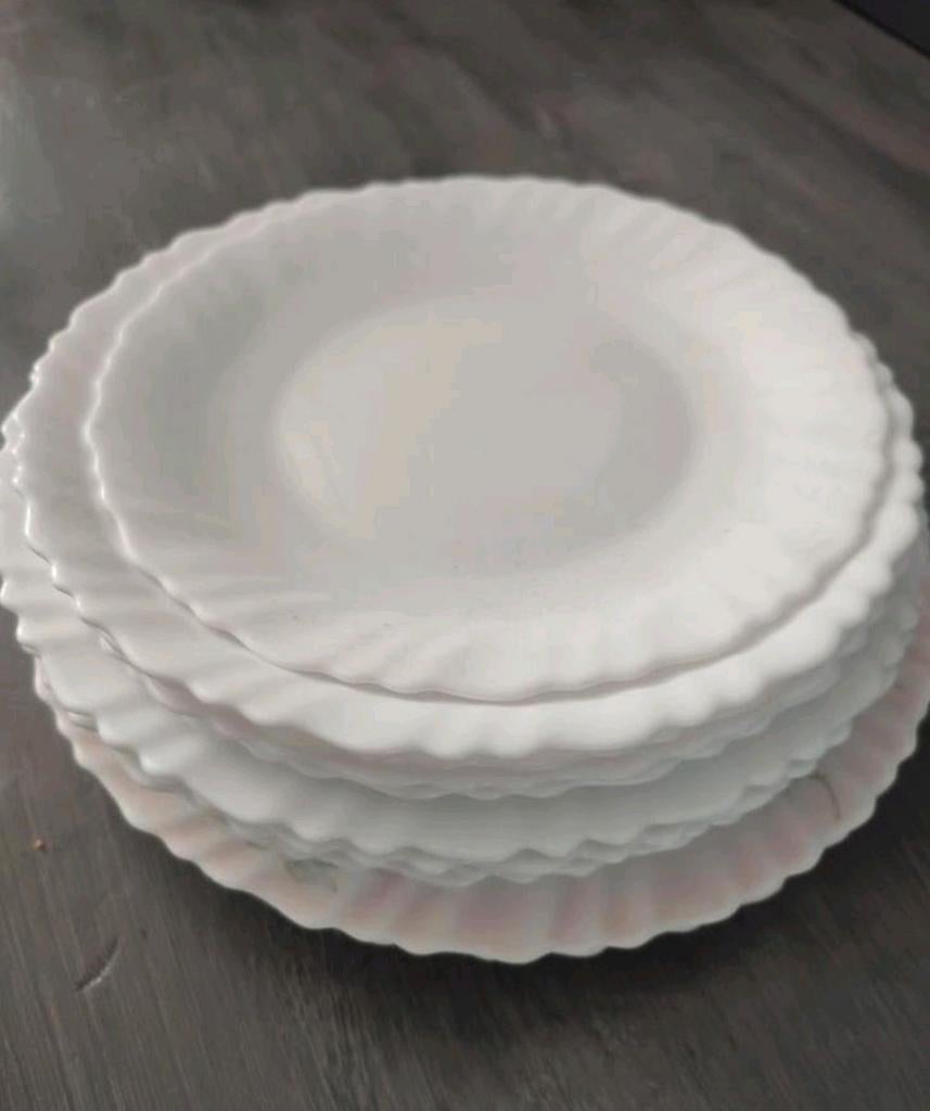 Vintage Arcopal witte borden met golvende rand 4 persoons, Antiek en Kunst, Ophalen of Verzenden