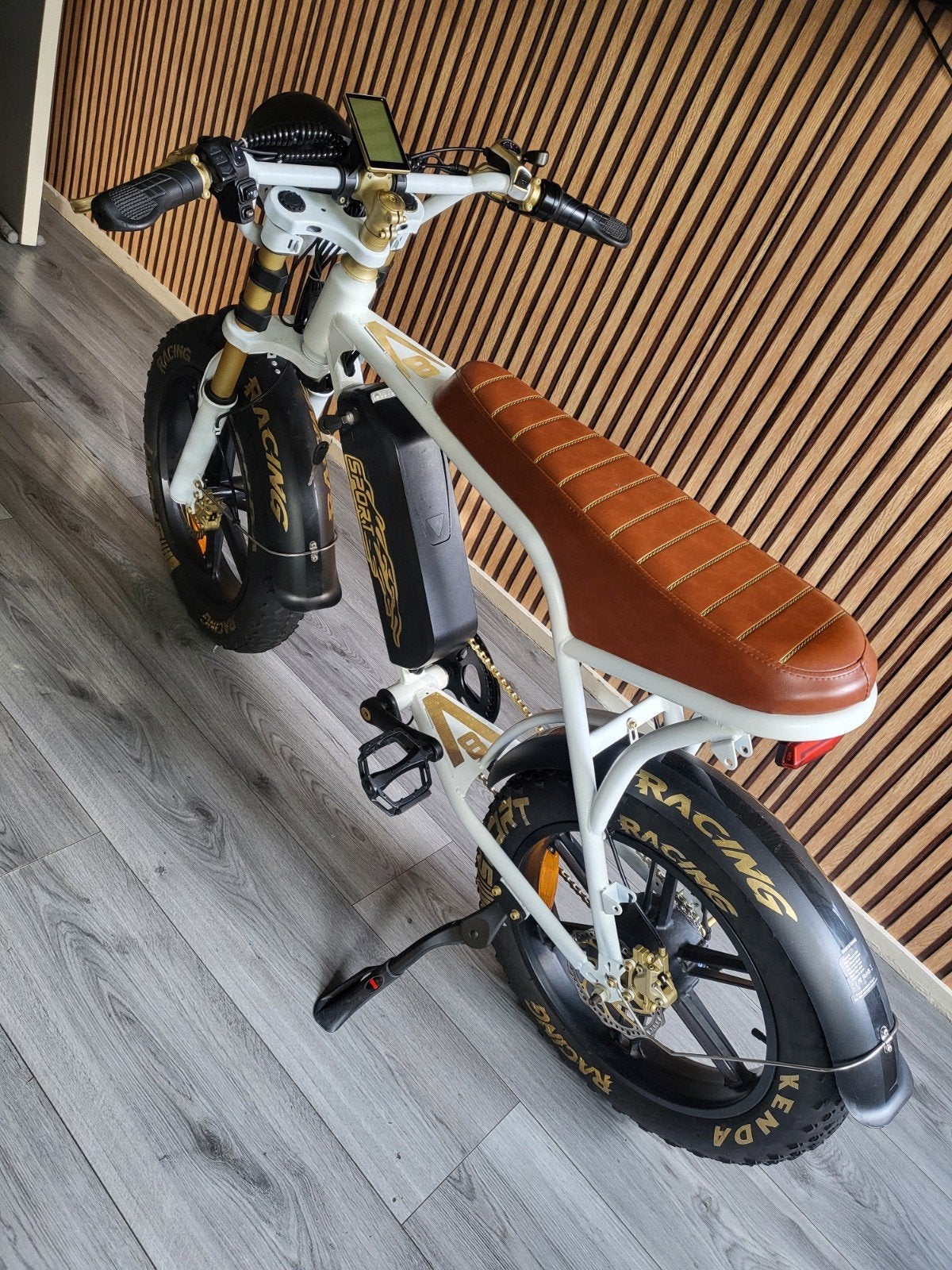 fatbike gold white🤍💛, 51 tot 55 cm, Ophalen of Verzenden, Zo goed als nieuw, 50 km per accu of meer