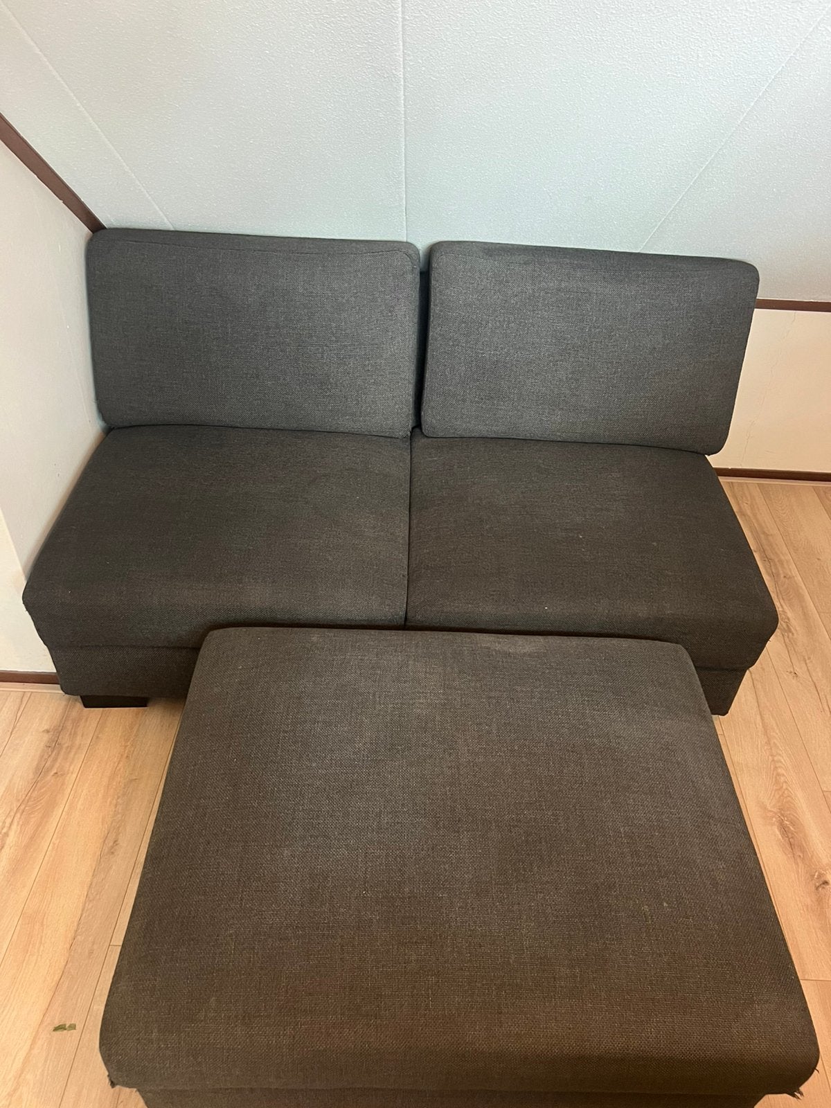 Leuk klein bankje + hocker, Huis en Inrichting, Ophalen, Gebruikt, Tweepersoons, Grijs