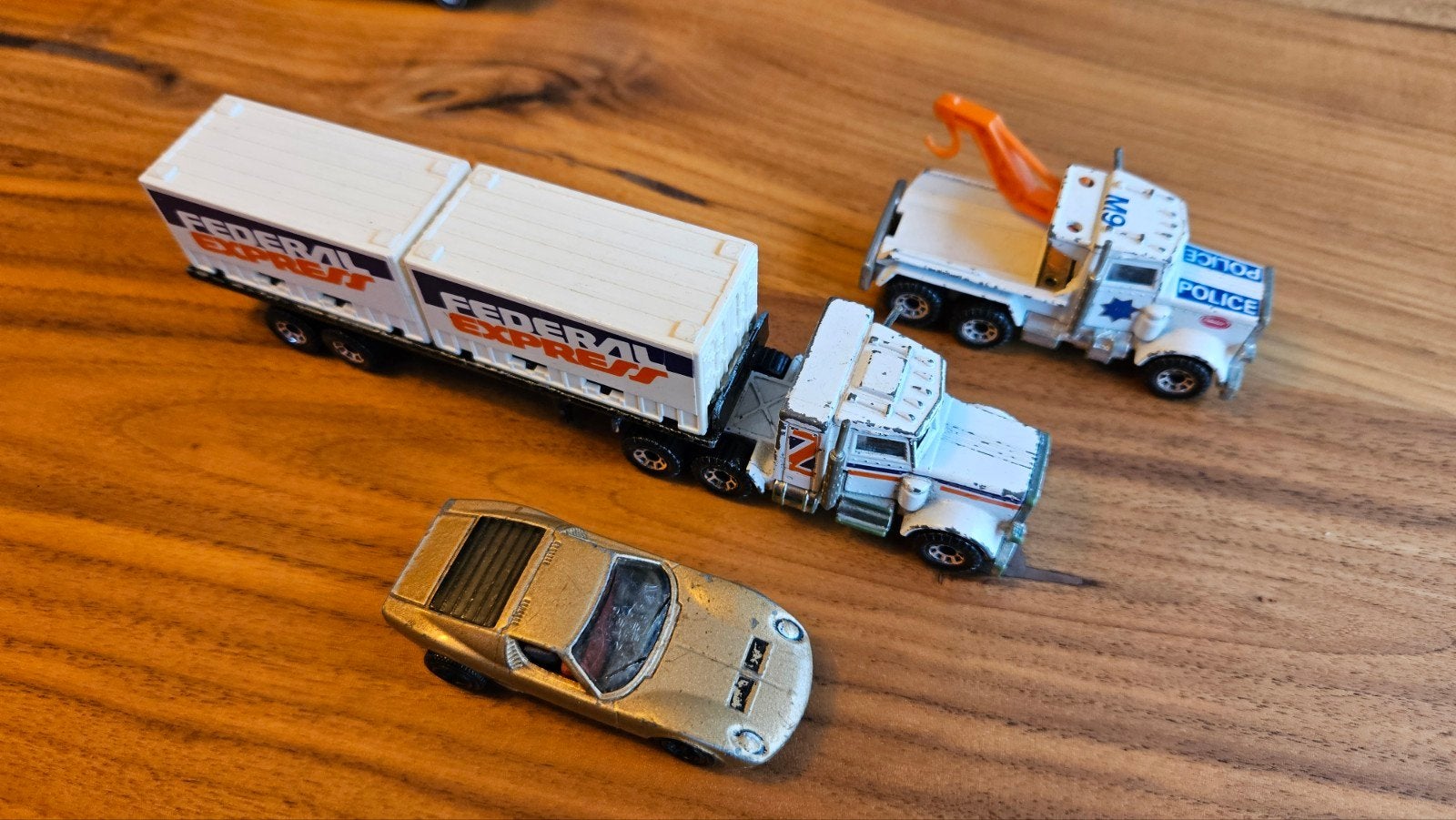 Matchbox Federal Express Vrachtwagen en Politie Sleepwagen, Ophalen, Gebruikt