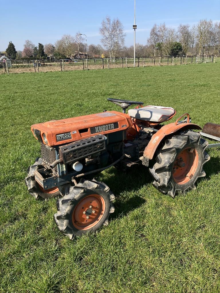 Kubota B7000 minitractor met grasrol, Zakelijke goederen, Gebruikt, Tot 2500, Tot 80 Pk, Ophalen