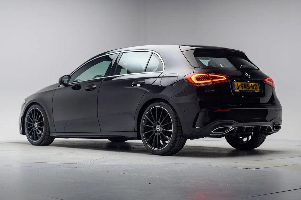 Mercedes-Benz A-Klasse 180 AMG Premium Plus [ Sfeerverlichti, Auto's, Mercedes-Benz, 136 pk, Gebruikt, 4 cilinders, Automatische klimaatregeling