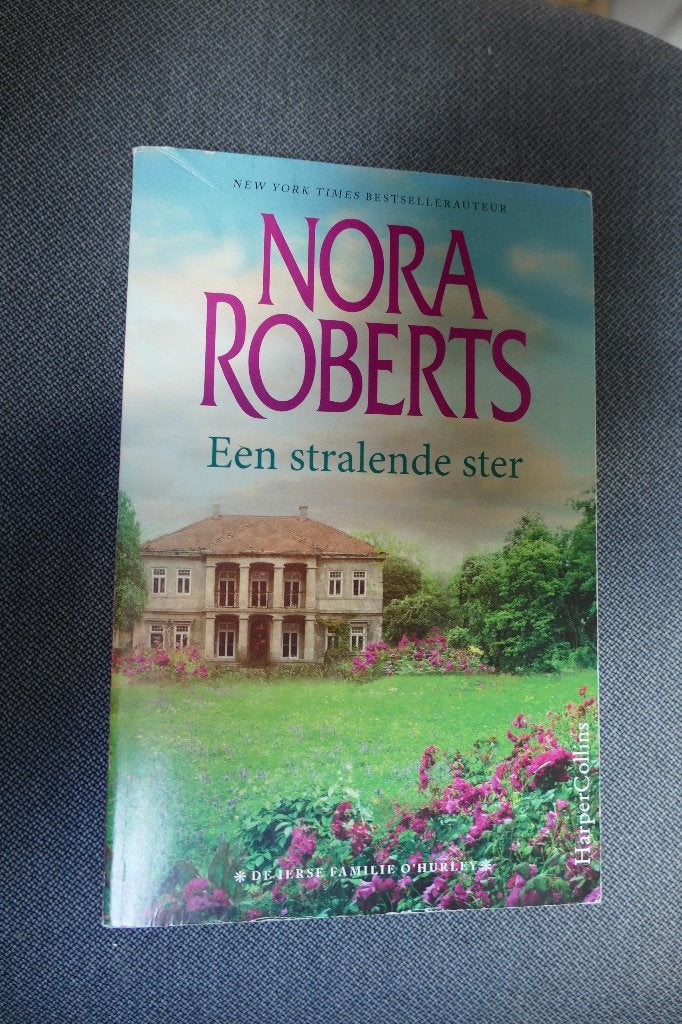 Nora Roberts – De Ierse O`Hurley´s - Een stralende ster, Ophalen of Verzenden, Nora Roberts