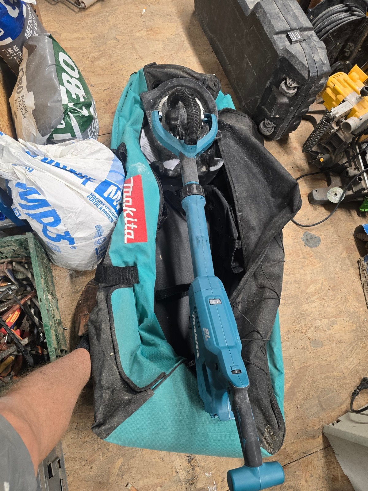 Makita DSL800 Accu Langnek Schuurmachine, Ophalen of Verzenden, Zo goed als nieuw, Minder dan 600 watt, Overige typen