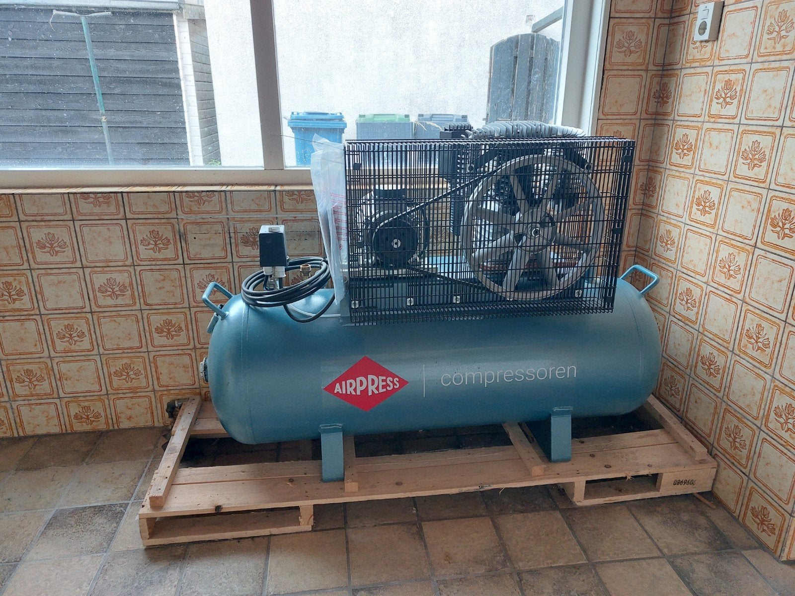 Airpress Compressor K200-600 200L - Nieuwstaat, Doe-het-zelf en Verbouw, Compressors, 100 liter of meer, Ophalen, Nieuw, 10 bar of meer