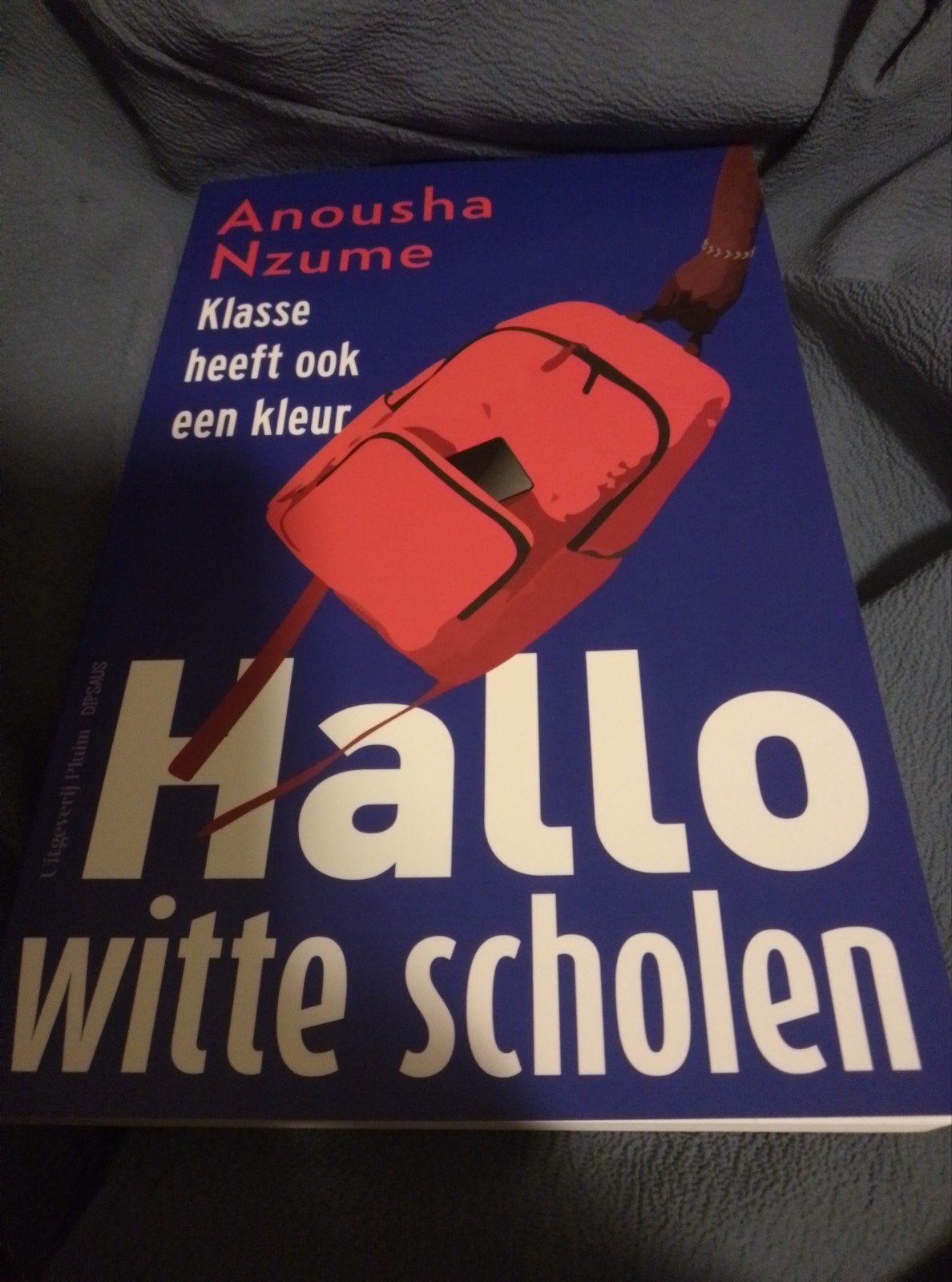 Hallo witte scholen - Anousha Nzume, Ophalen of Verzenden, Zo goed als nieuw, Anousha Nzume