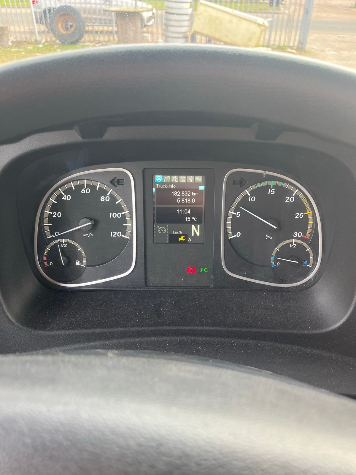 Mercedes atego, Automaat, Stof, Wit, Diesel