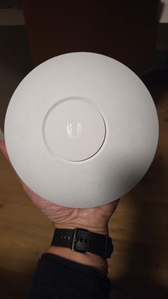 Ubiquiti UniFi AP AC Long Range (UAP-AC-LR), Computers en Software, Accesspoints, Ophalen of Verzenden, Zo goed als nieuw, Ubiquity UniFi