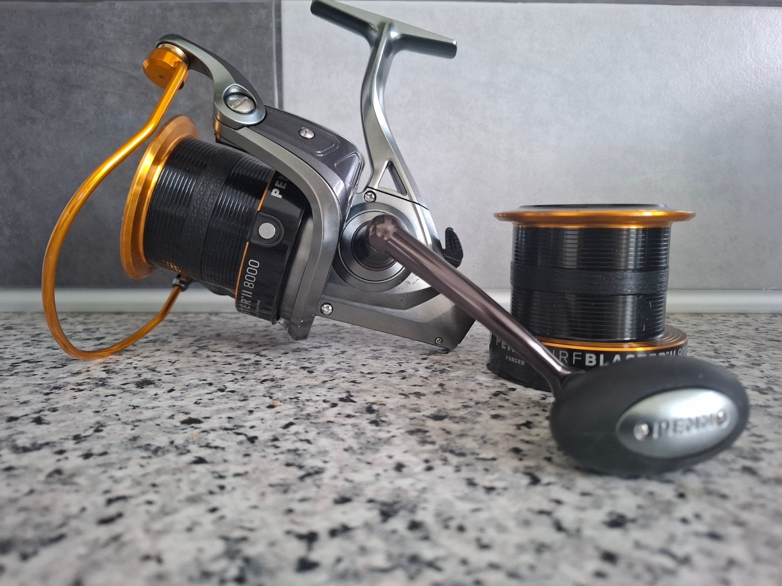 Penn Surfblaster ll 8000 vismolen met reservespoel, Ophalen of Verzenden, Zo goed als nieuw, Molen