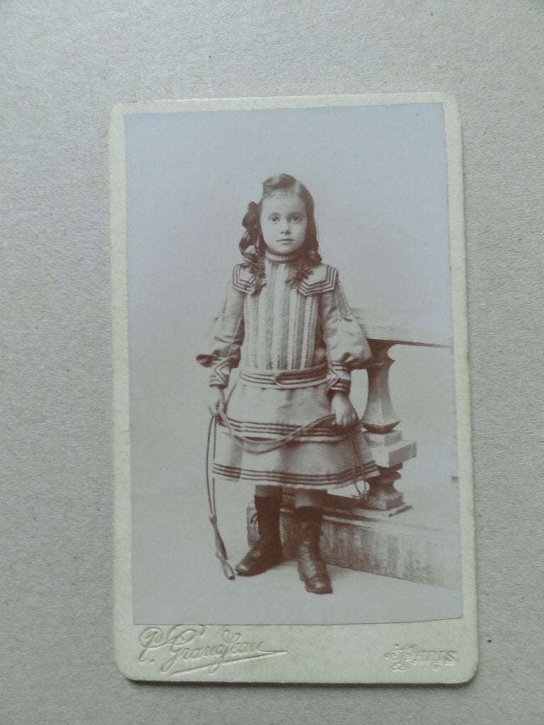 meisje pijpekrullen springtouw, P. Grandjean Paris, Verzenden