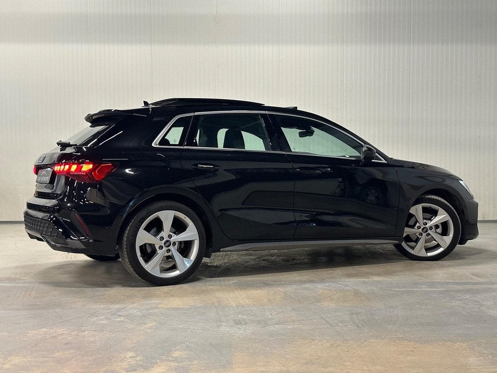 Audi A3 Sportback 35 TFSI S edition | PANO | S-LINE | SONOS, Auto's, Audi, 1300 kg, Euro 6, 4 cilinders, Zwart