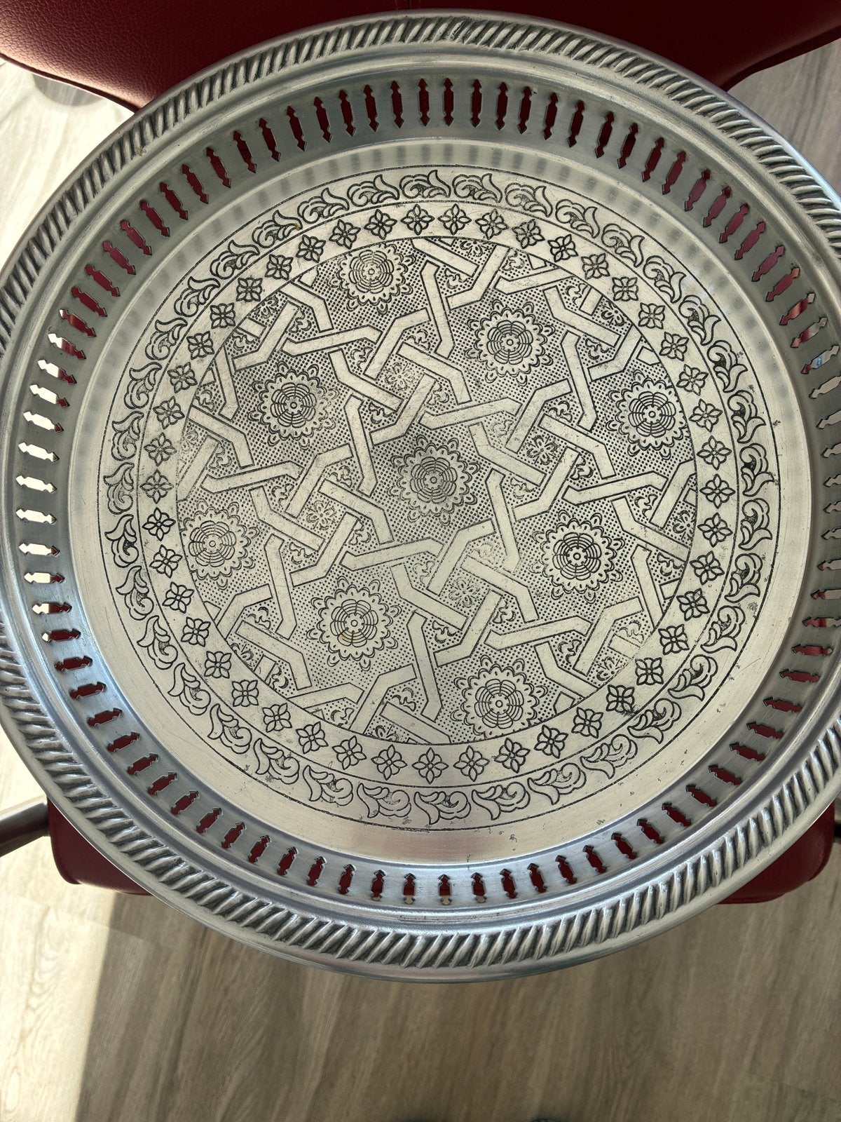 Decoratieve Marokkaanse dienblad met standaard, Ophalen of Verzenden, Gebruikt, Rond, Metaal