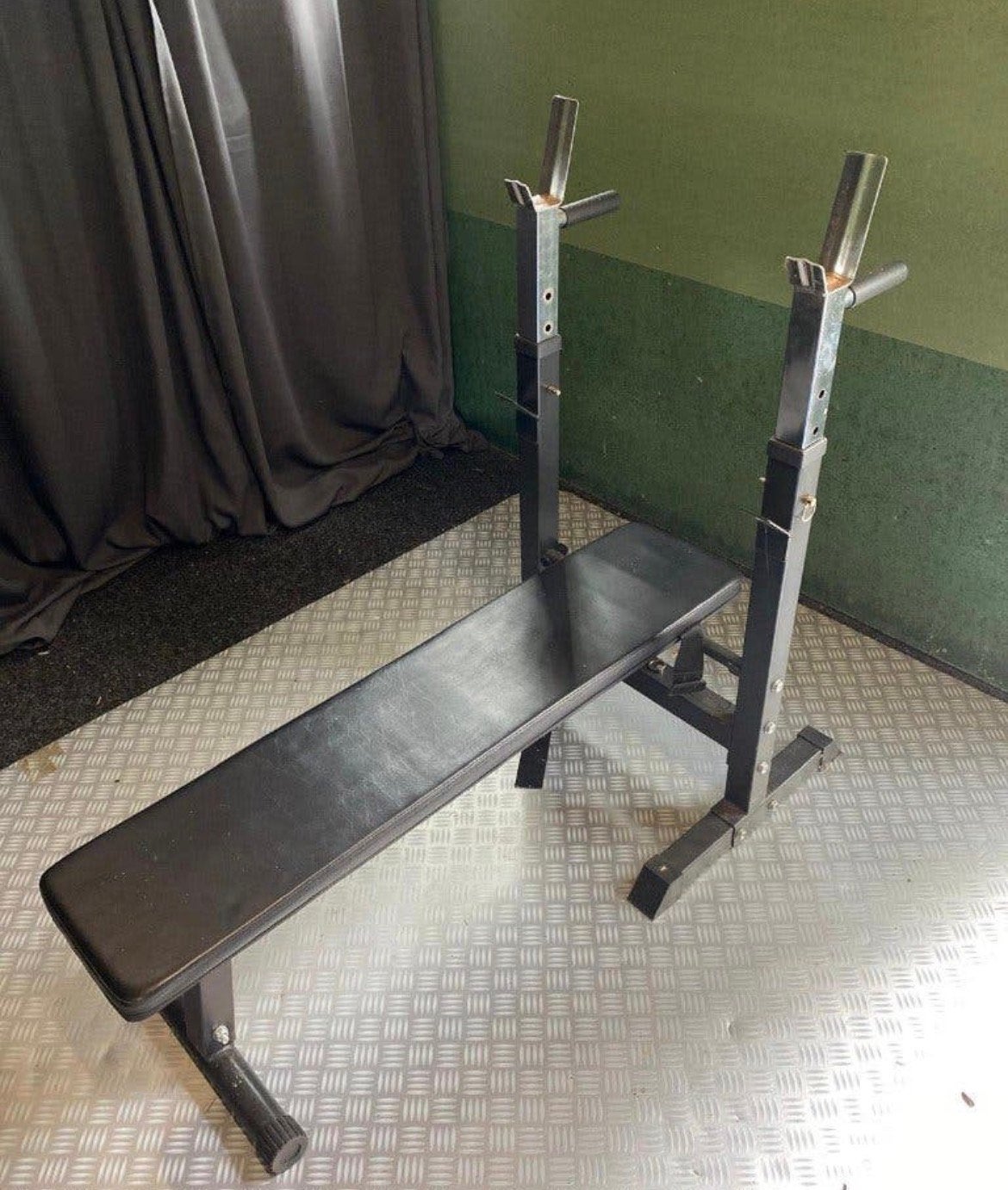 Halterbank set met verstelbaar rack en ijzeren gewichten, Watersport en Boten, Ophalen, Gebruikt, Twintip, 9 m²