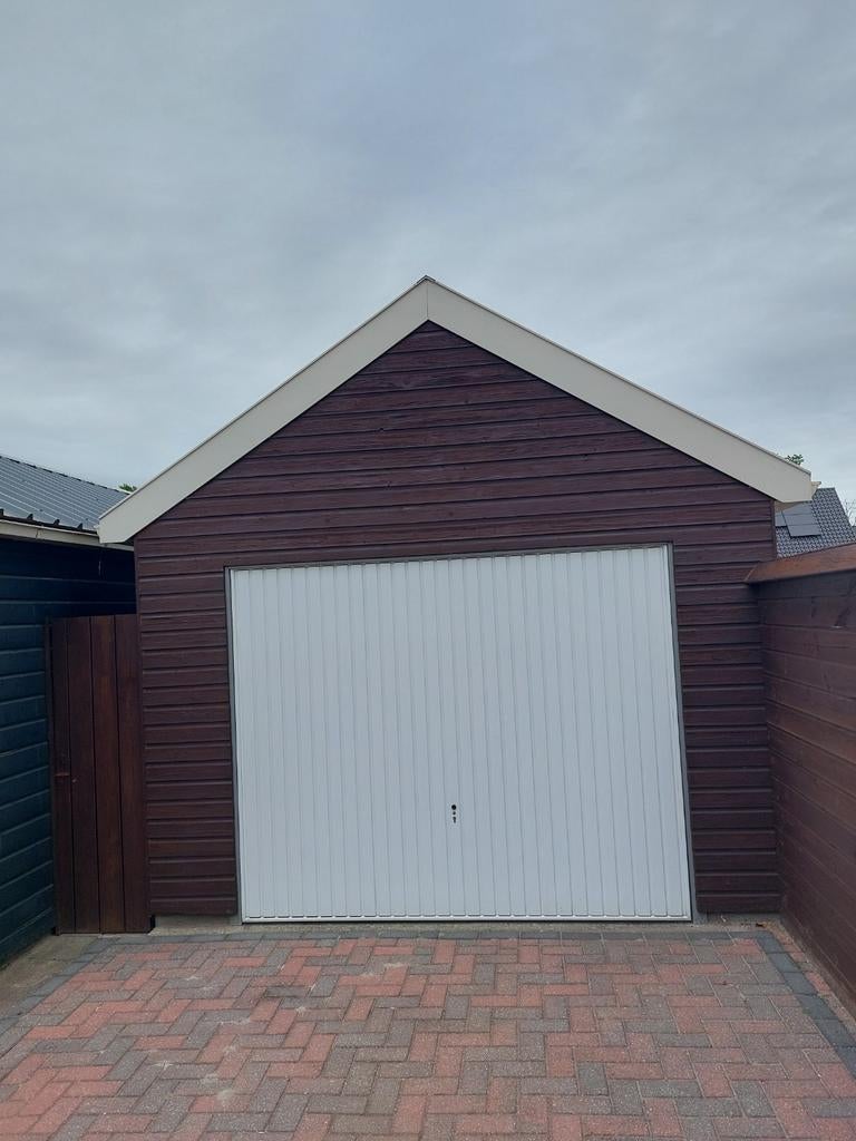 Ruime houten garage met berging en overkapping, Ophalen, Gebruikt, Hout, Overige typen