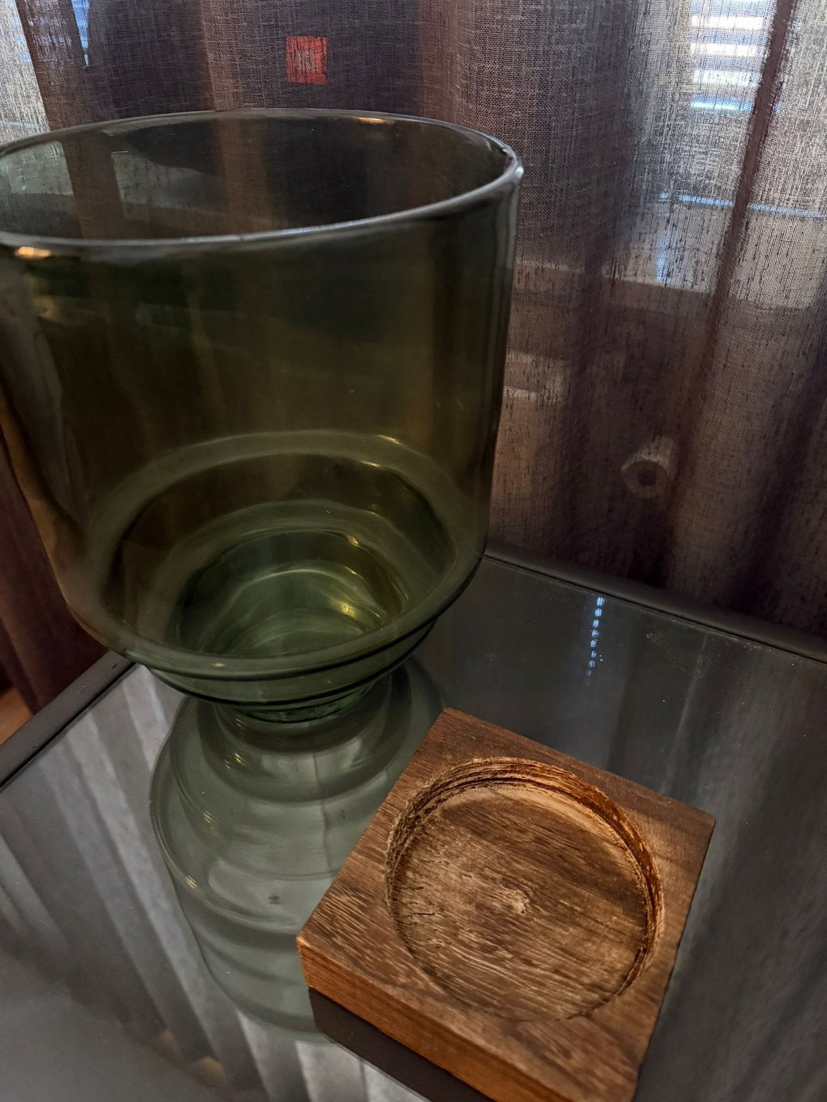 Glazen vaas met houten onderzetter - PTMD Collection, Groen, Ophalen of Verzenden, Zo goed als nieuw, Modern