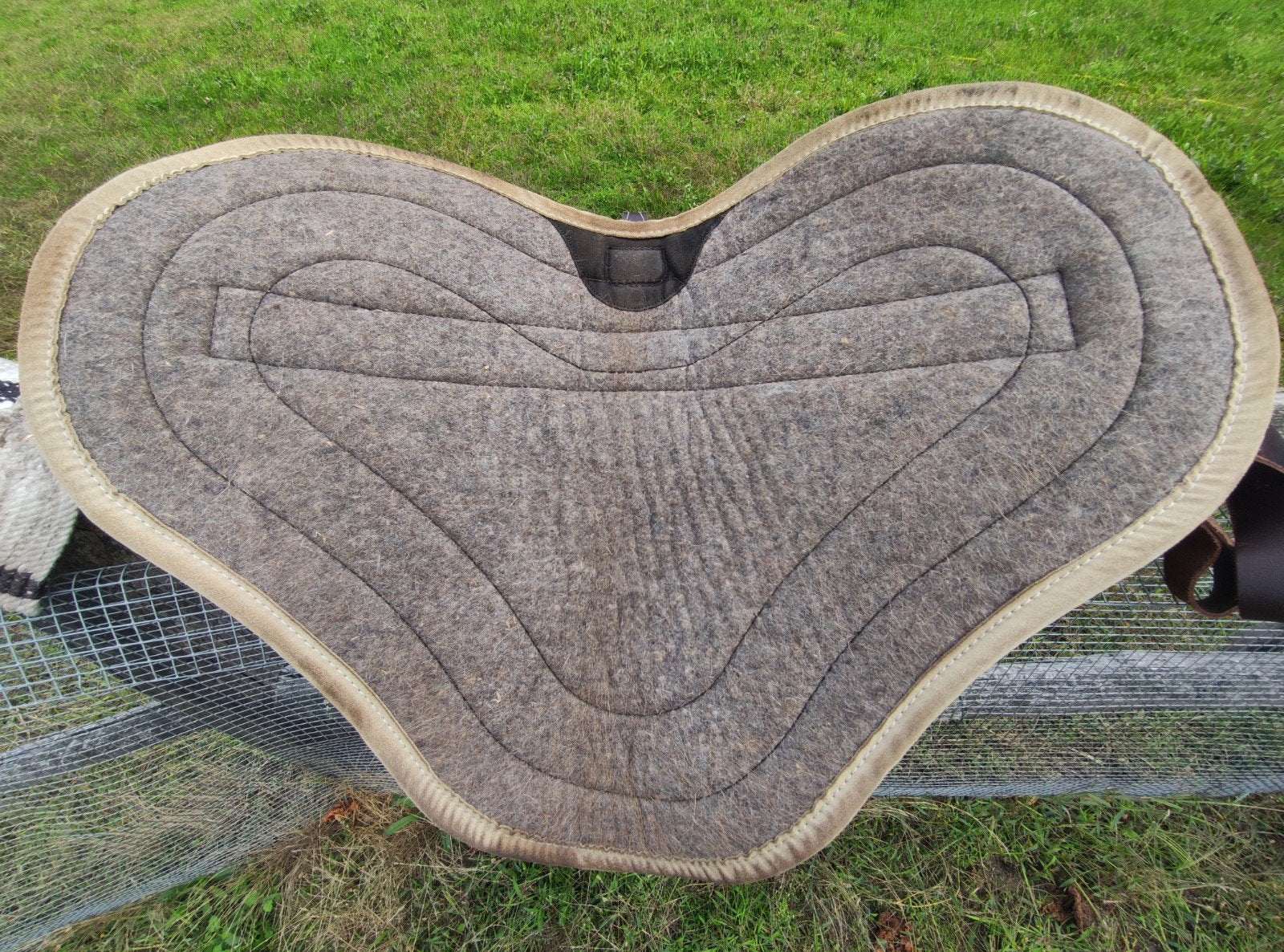 Foto 7 van barebackpad + singel medisch vilt onder suede leer boven!