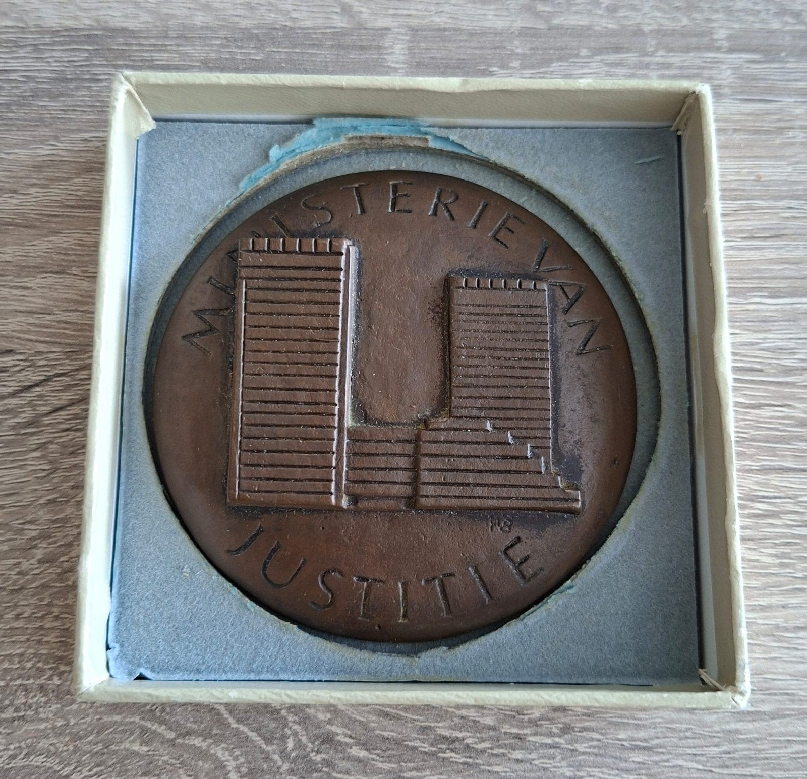 Penning ministerie van Justitie Henk van Bommel, Ophalen of Verzenden, Brons