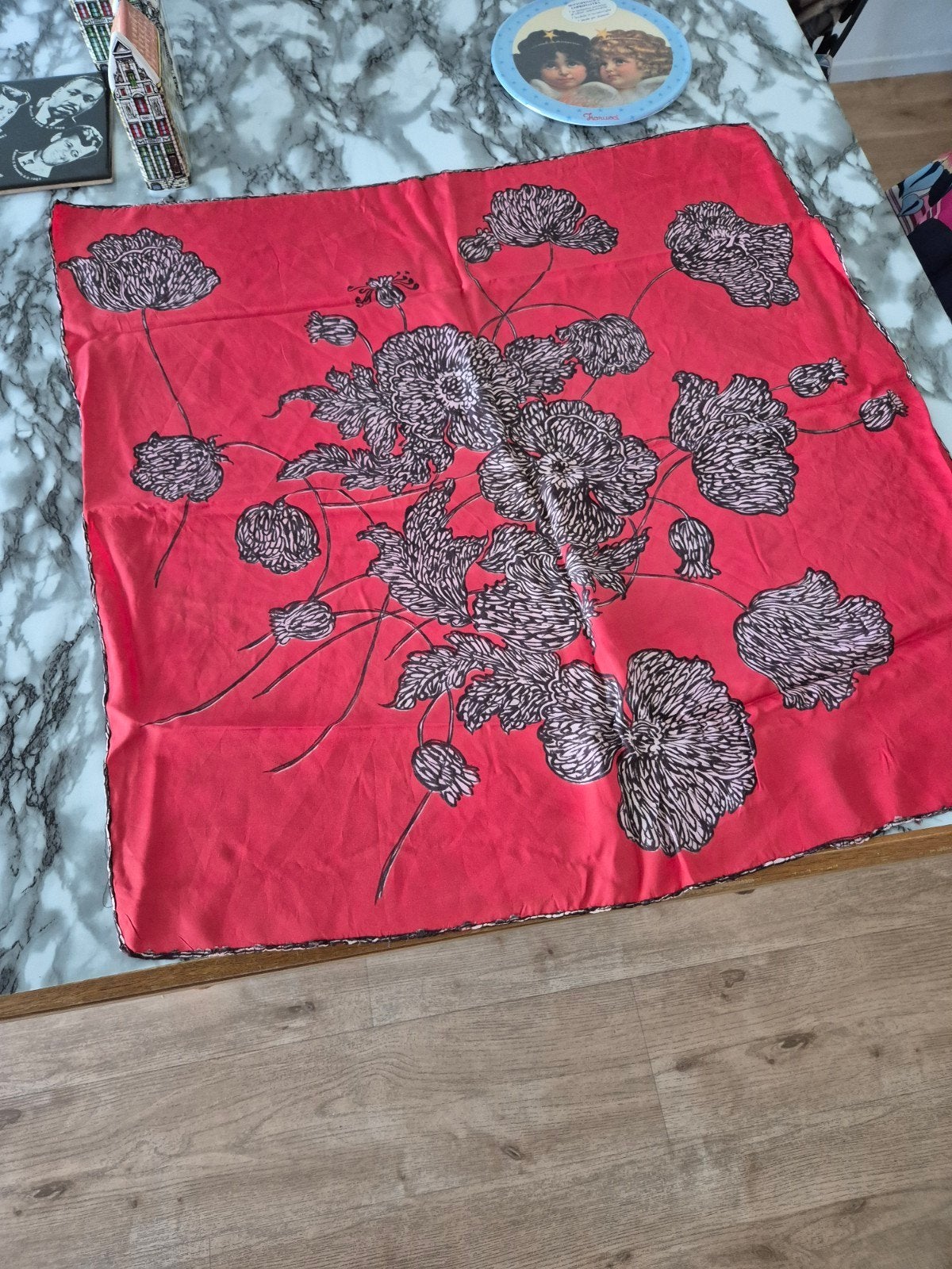 Vintage sjaaltje donkerrood met bloemen, Ophalen of Verzenden, Zo goed als nieuw