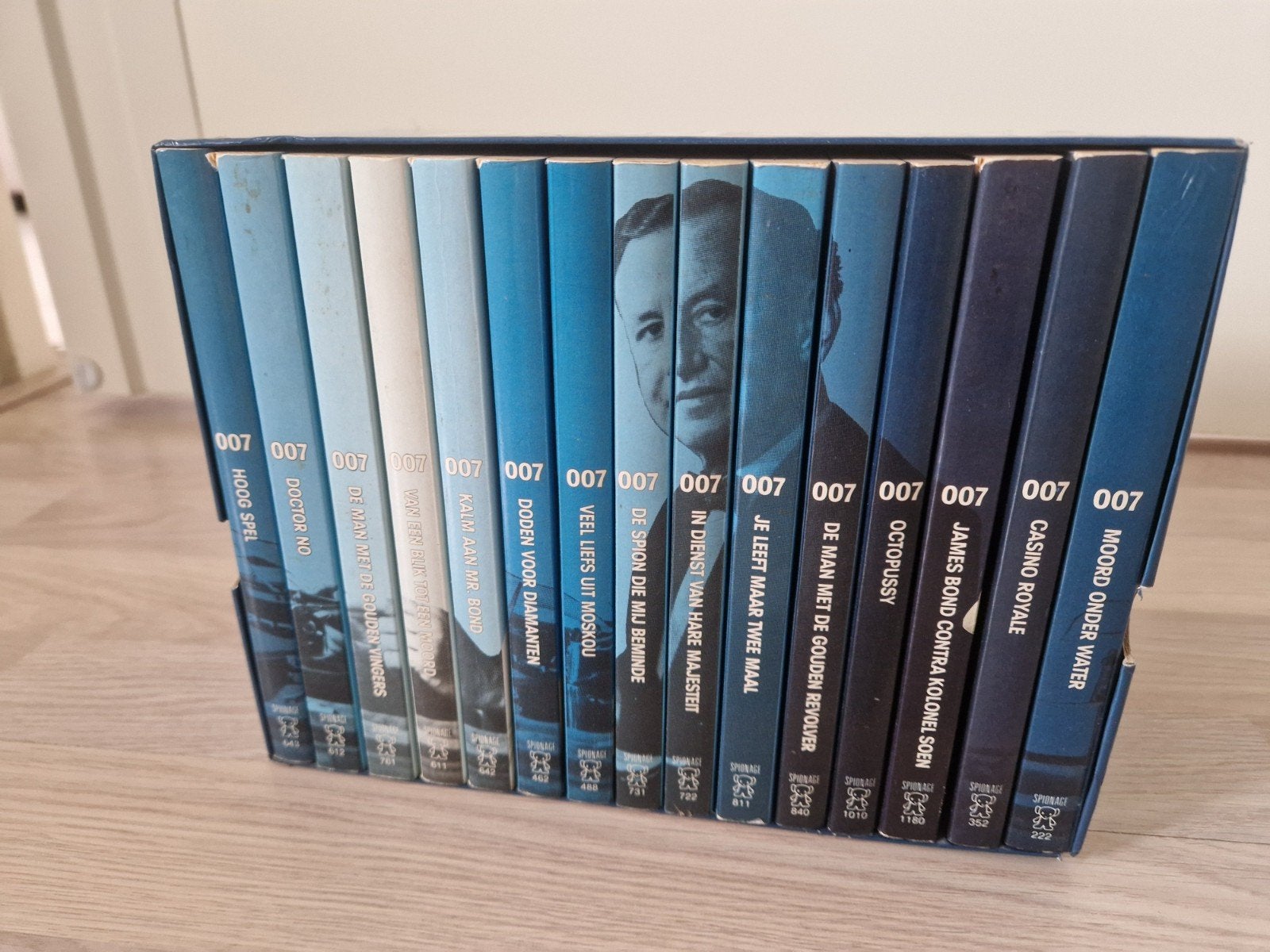zwarte beertjes set van 15 Boeken Ian Fleming James Bond 007, Ophalen, Gelezen