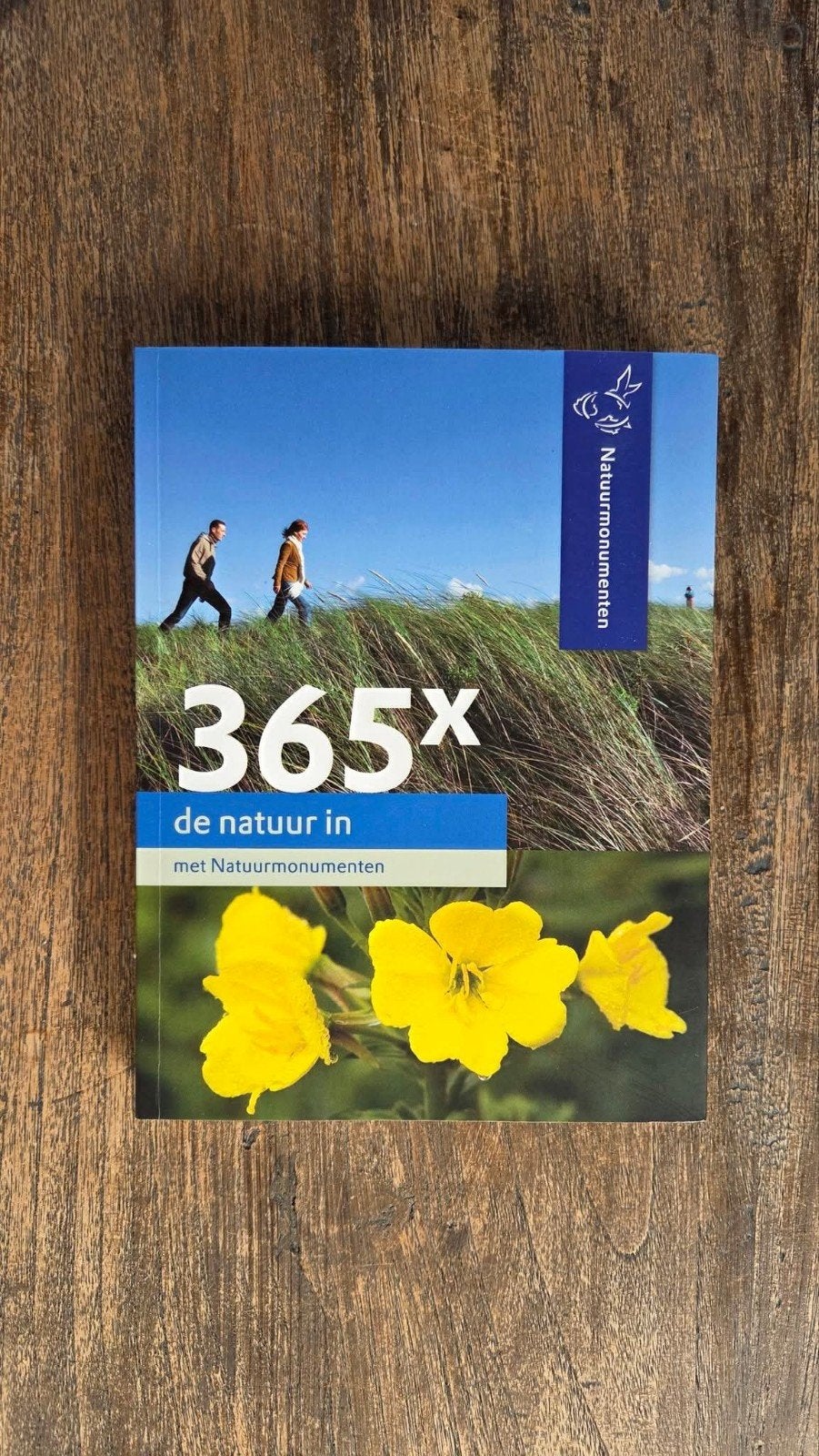 Boek '365 x de natuur in' van Natuurmonumenten., Boeken, Natuur, Ophalen of Verzenden, Gelezen, Natuur algemeen