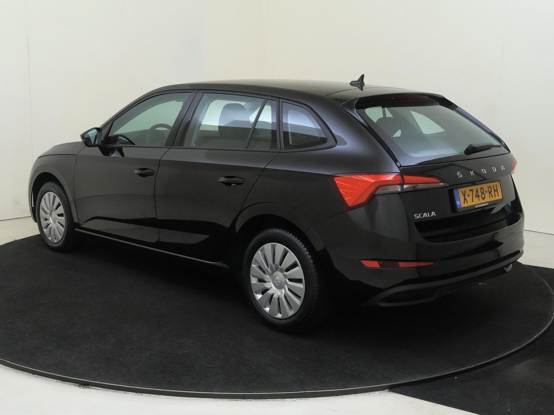 Skoda Scala 1.0 TSI Active | Lane assist | Airco | Front ass, Voorwielaandrijving, 95 pk, Zwart, Origineel Nederlands