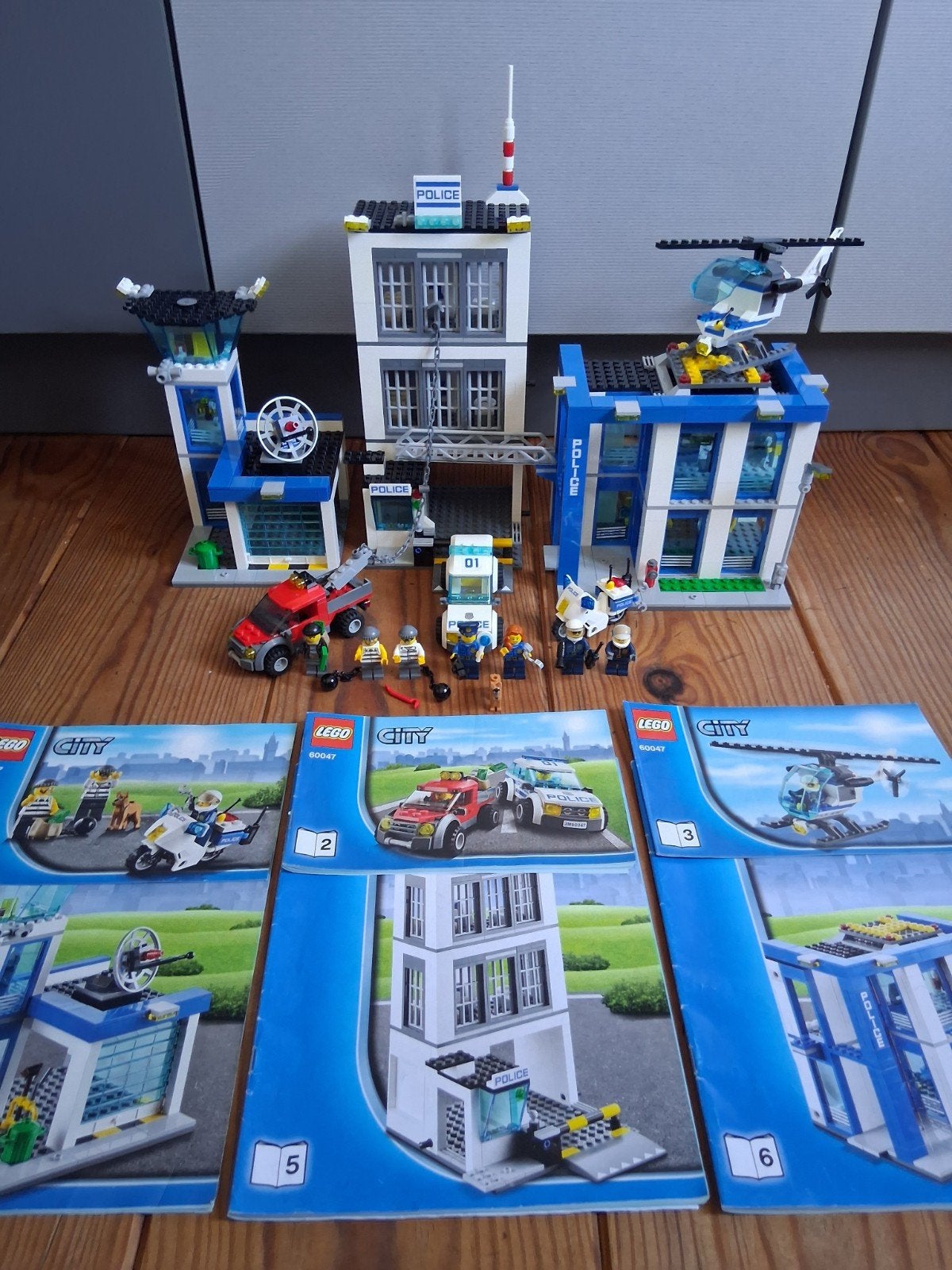 lego city Politiebureau 60047 grote complete set + boekjes, City, Lego, Ophalen of Verzenden, Zo goed als nieuw