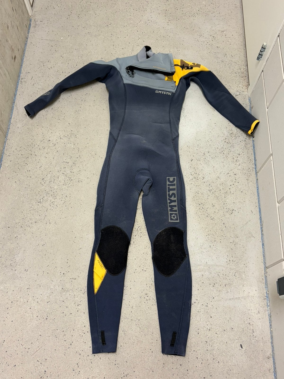Wetsuit 5mm/3mm (nog te repareren), Watersport en Boten, Ophalen, Gebruikt, Dame of Heer, Wetsuit