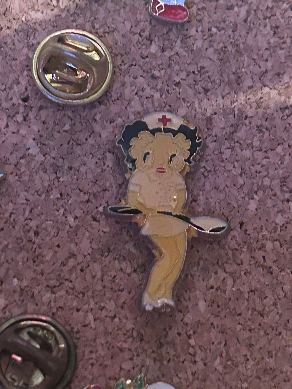 Vintage Betty Boop Verpleegster Pin - Cartoon Figuurtje, Ophalen of Verzenden, Gebruikt, Figuurtje, Speldje of Pin
