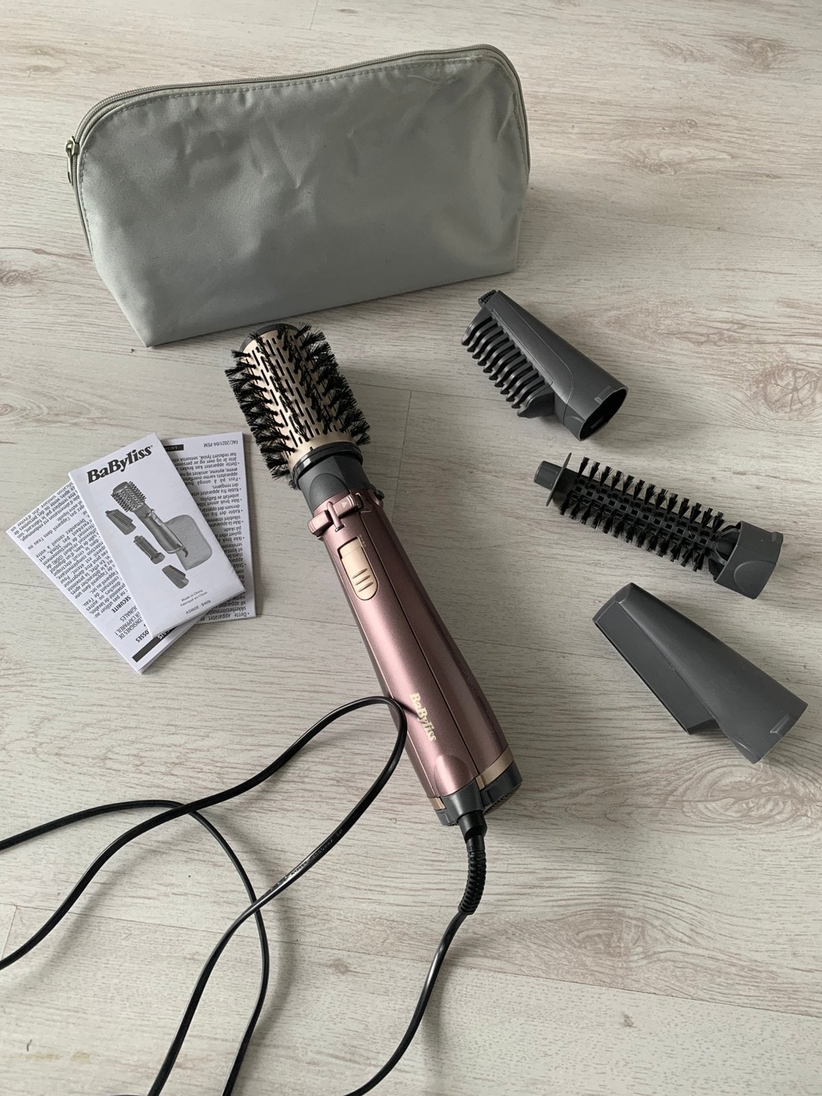 Babyliss Multistyler Föhnborstel met 4 opzetstukken, Ophalen of Verzenden, Zo goed als nieuw, Haarverzorging