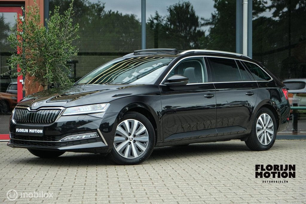 Skoda Superb Combi 1.4 TSI iV Business Edition Plus | Pano |, Auto's, Skoda, Gebruikt, Euro 6, 4 cilinders, Zwart