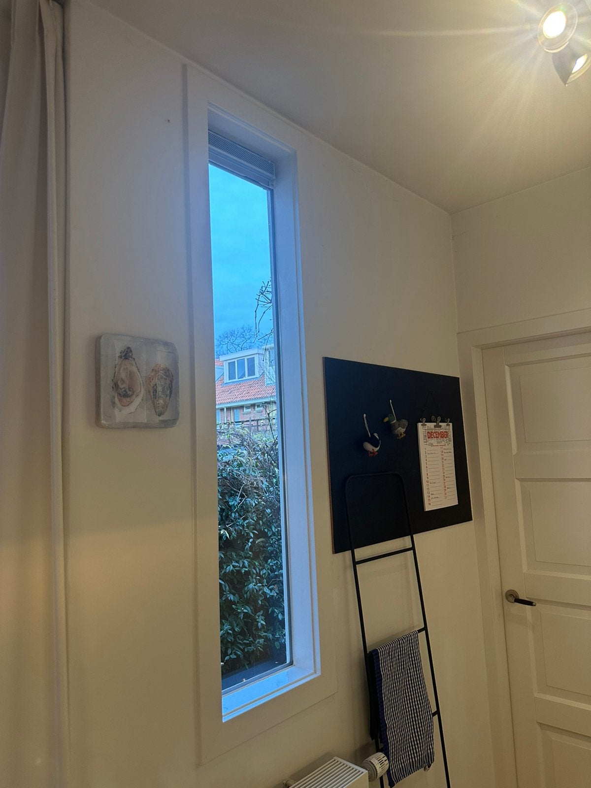 Wit hardhouten kozijn met dubbelglas en ventilatierooster, Doe-het-zelf en Verbouw, Kozijnen en Schuifpuien, Ophalen, Minder dan 75 cm