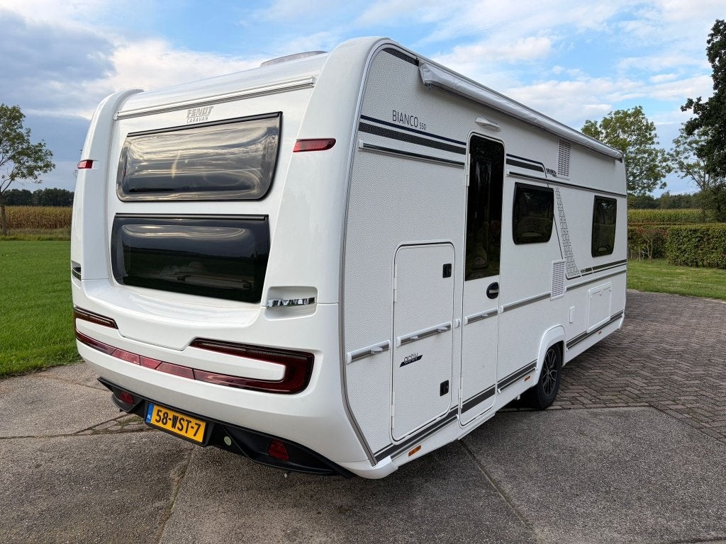 Fendt Bianco 550 KMG | 2000KG | Airco | Mover | Luifel, Caravans en Kamperen, Caravans, Omvormbare zithoek, Treinzit, Particulier