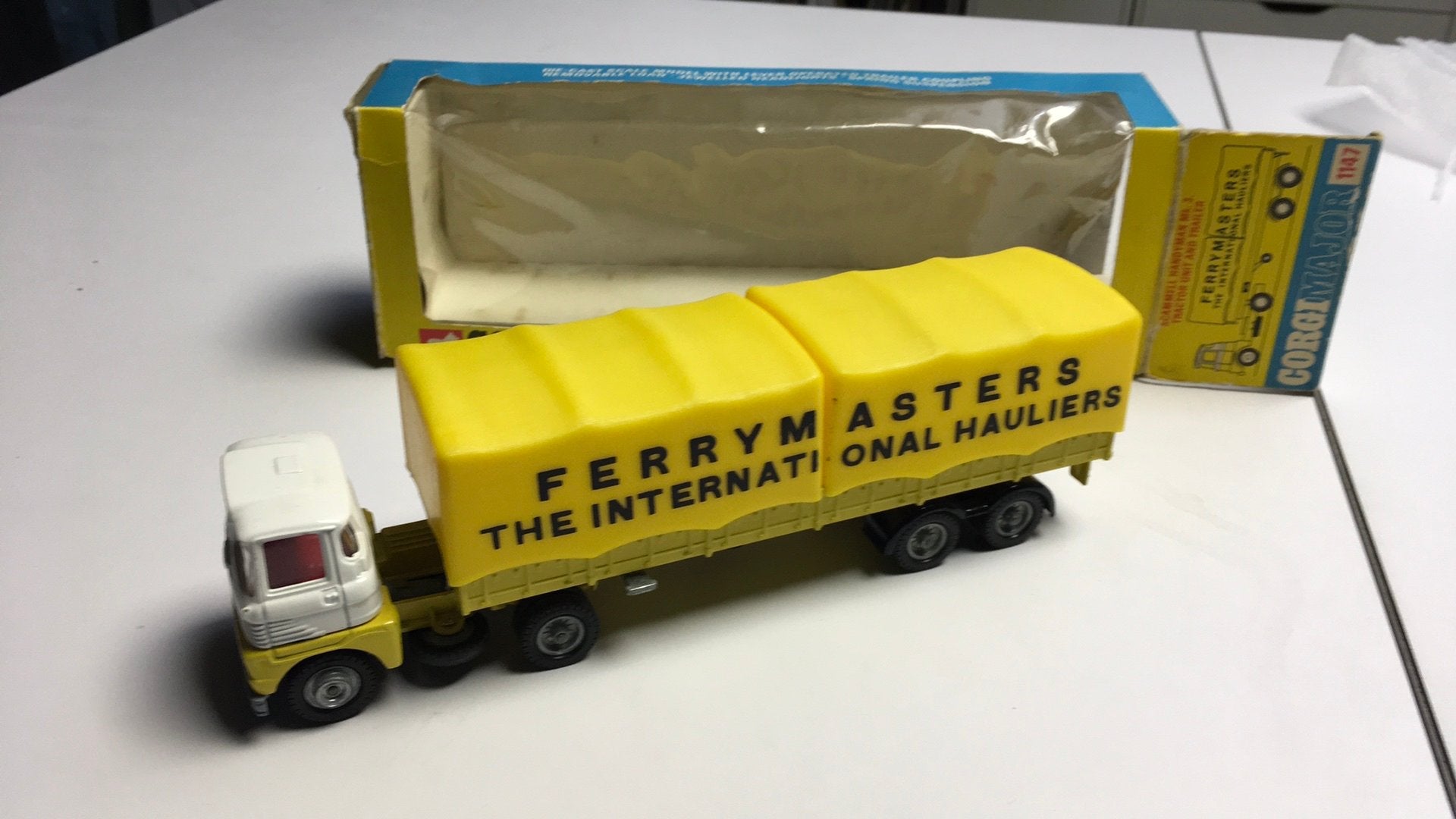 CORGI TOYS 1147 vrachtwagen startbod75euro, Ophalen of Verzenden, Zo goed als nieuw, Auto, Corgi