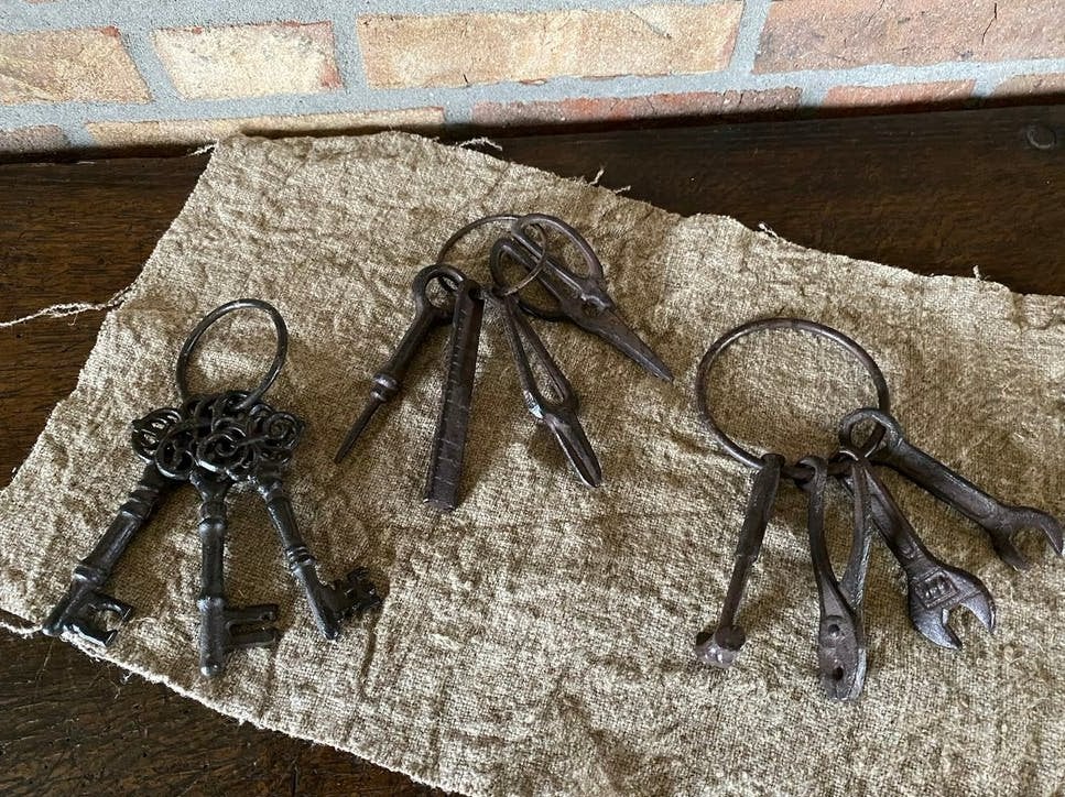 Landelijke metalen sleutelbos, verschillende, Huis en Inrichting, Woonaccessoires | Overige, Ophalen of Verzenden, Zo goed als nieuw