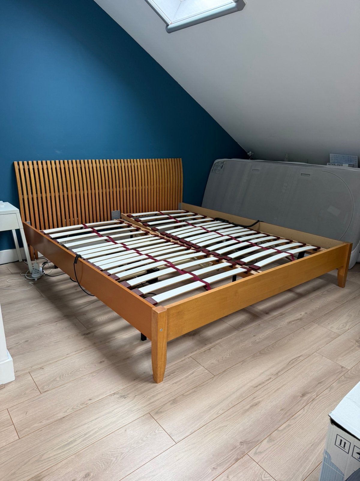 Electrische lattenbodems met bedomboue, Huis en Inrichting, Ophalen, 90 cm, Beige, Tweepersoons