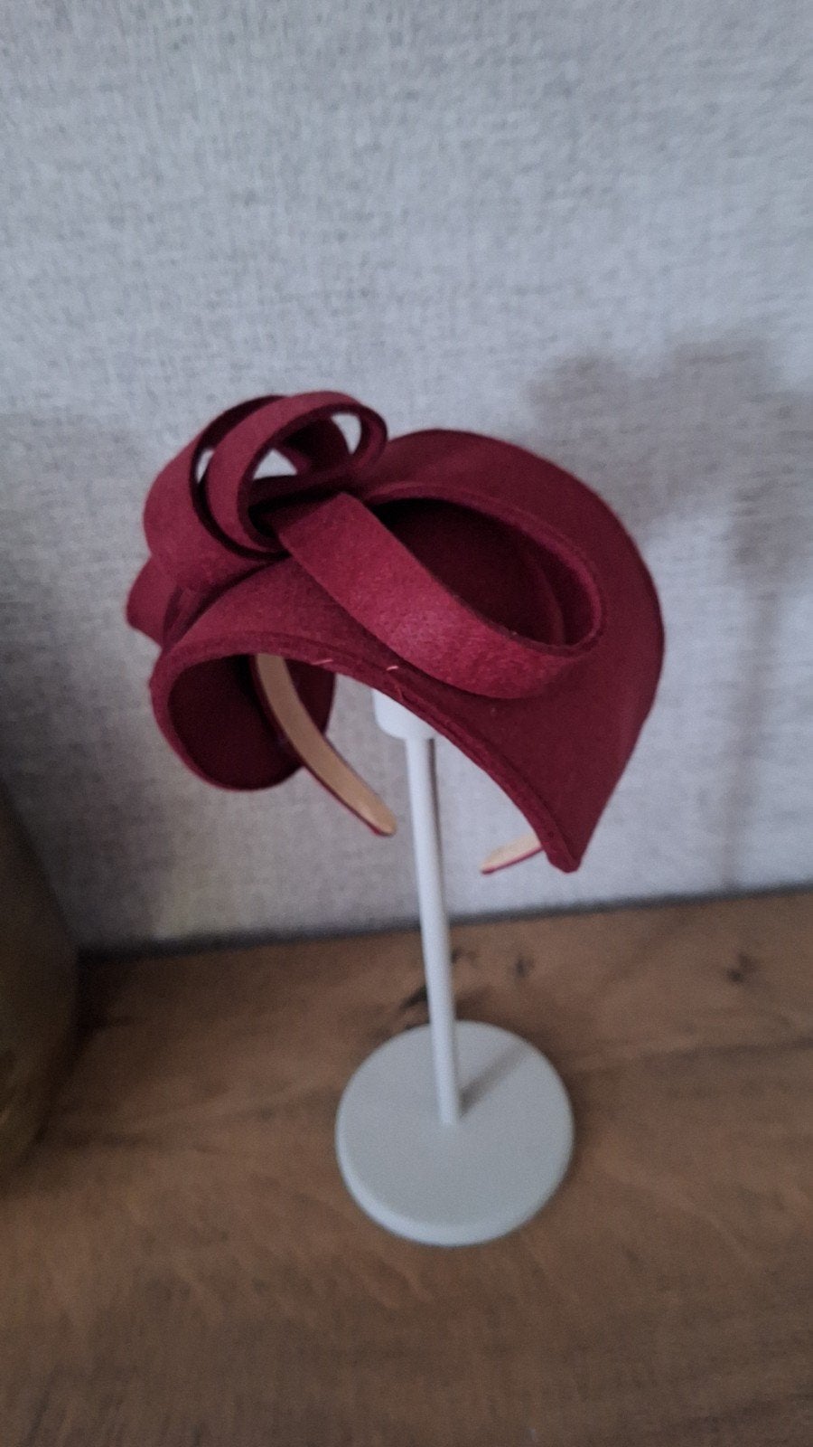 Bordeaux Bandana Fascinator, Ophalen of Verzenden, Nieuw, One size fits all, Hoed