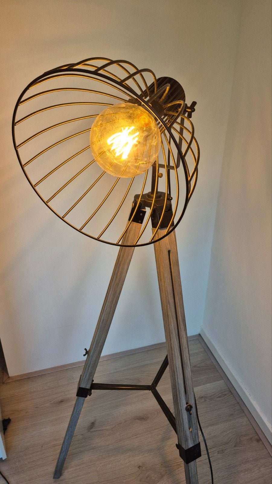 Industriële Vloerlamp met Houten Statief en Draadkap, Ophalen, 100 tot 150 cm, E27 (groot), Zo goed als nieuw