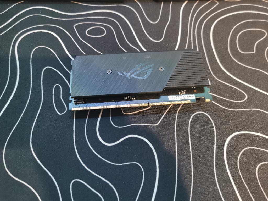 ASUS ROG DIMM.2 HS DIMM.2 Adapter to 2 PCIe NVME SSD, Computers en Software, Harde schijven, Ophalen of Verzenden, Desktop