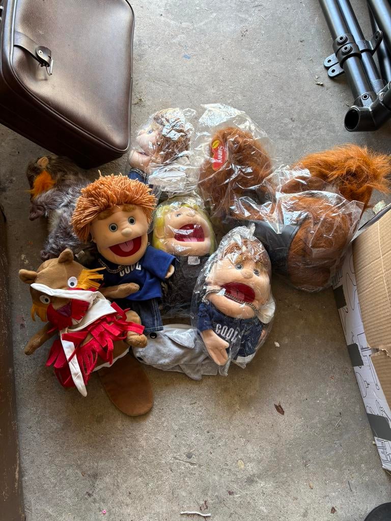 Partij handpoppen, nieuw en gebruikt, inclusief 6 koffers, Ophalen, Gebruikt, Jongen of Meisje