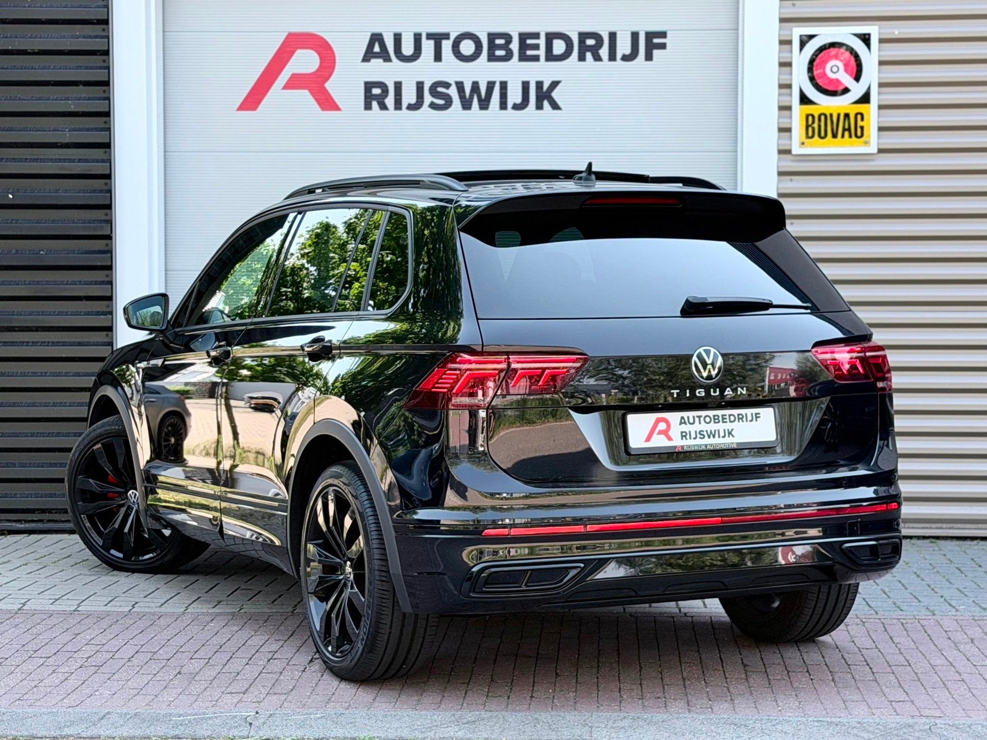 Volkswagen Tiguan 1.5 TSI 3x R-Line Pano/Keyless/AppleCarPla, 12 maanden, 15 km/l, 4 cilinders, Alcantara