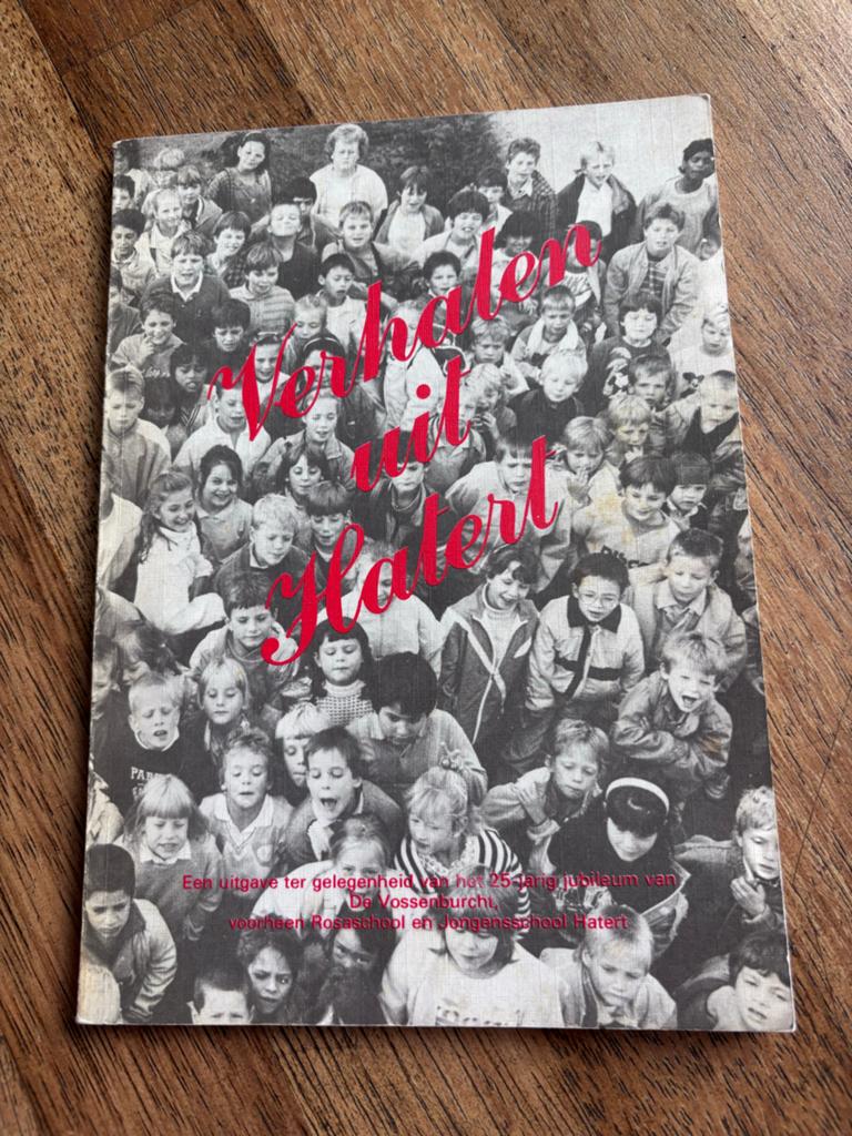 Verhalen uit Hatert - Jubileumuitgave De Vossenburcht, Ophalen of Verzenden, 20e eeuw of later, Gelezen