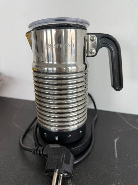 Nespreesso melkopschuimer, Witgoed en Apparatuur, Ophalen of Verzenden, Zo goed als nieuw, Koffiemachine