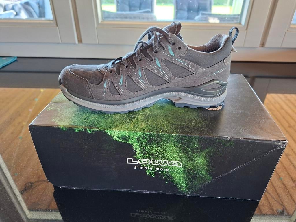 Te koop aangeboden: Lowa wandelschoenen, Kleding | Dames, Schoenen, Lowa, Zo goed als nieuw, Grijs, Wandelschoenen