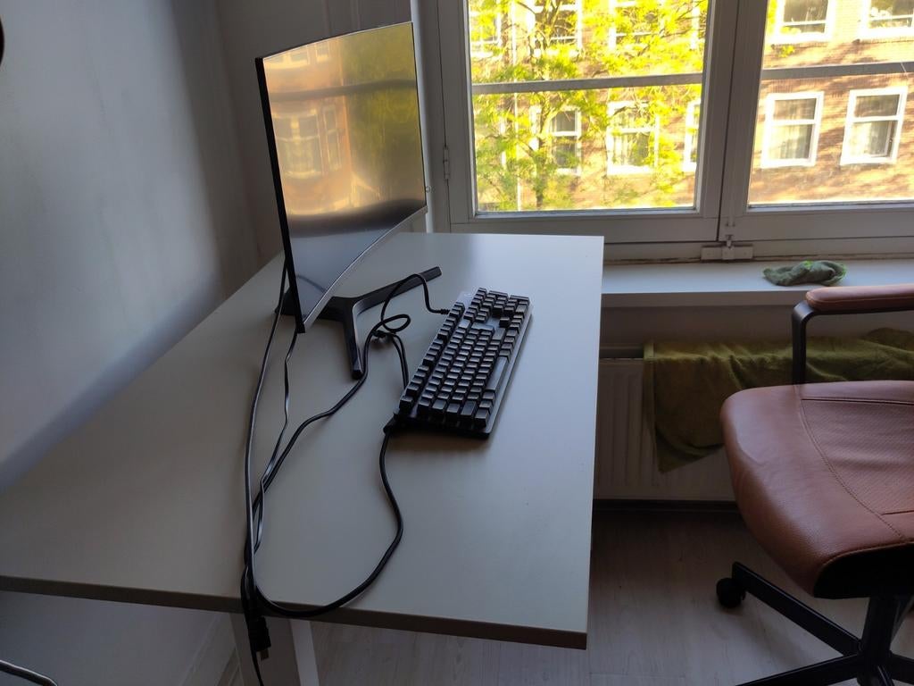 2x IKEA TROTTEN Zit-sta bureau - Wit/beige, Huis en Inrichting, Bureaus, Ophalen, Zit-sta bureau, Spaanplaat of MDF, In hoogte verstelbaar