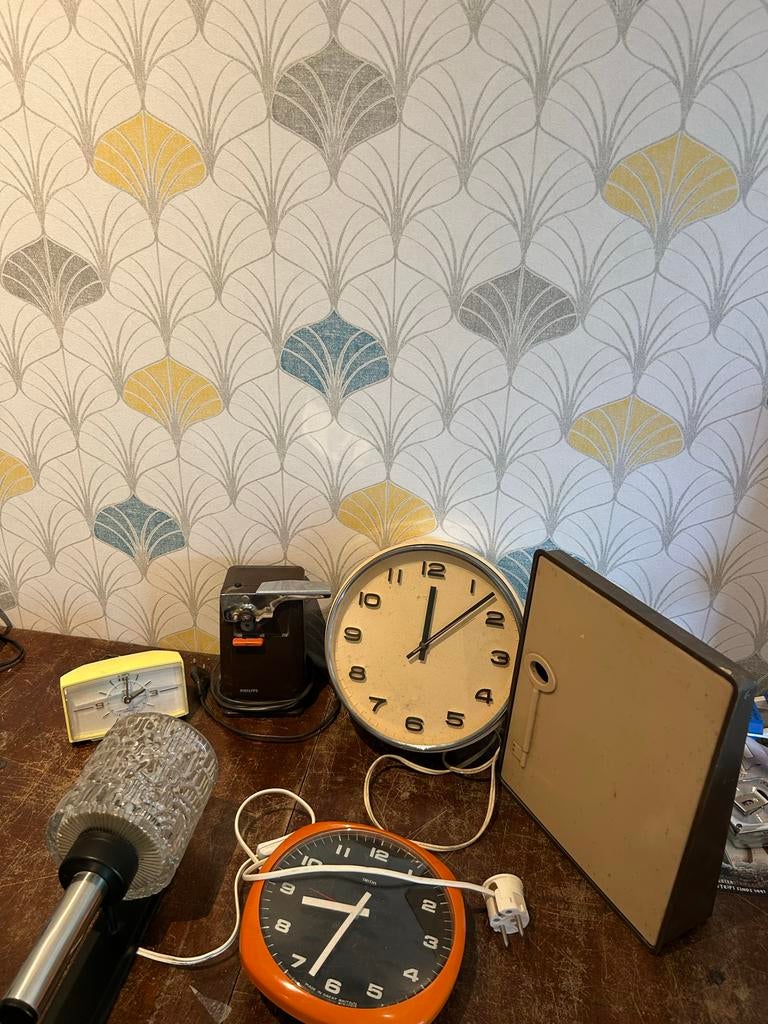 Leuke verzameling retro spullen: klokken, wekker, lamp, sleu, Verzamelen, Ophalen, Huis en Inrichting