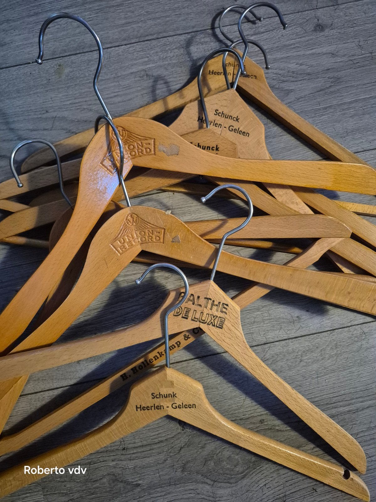9 Vintage Houten Kledinghangers - Uniek en Decoratief, Ophalen of Verzenden, Gebruikt, Hout, Volwassenen